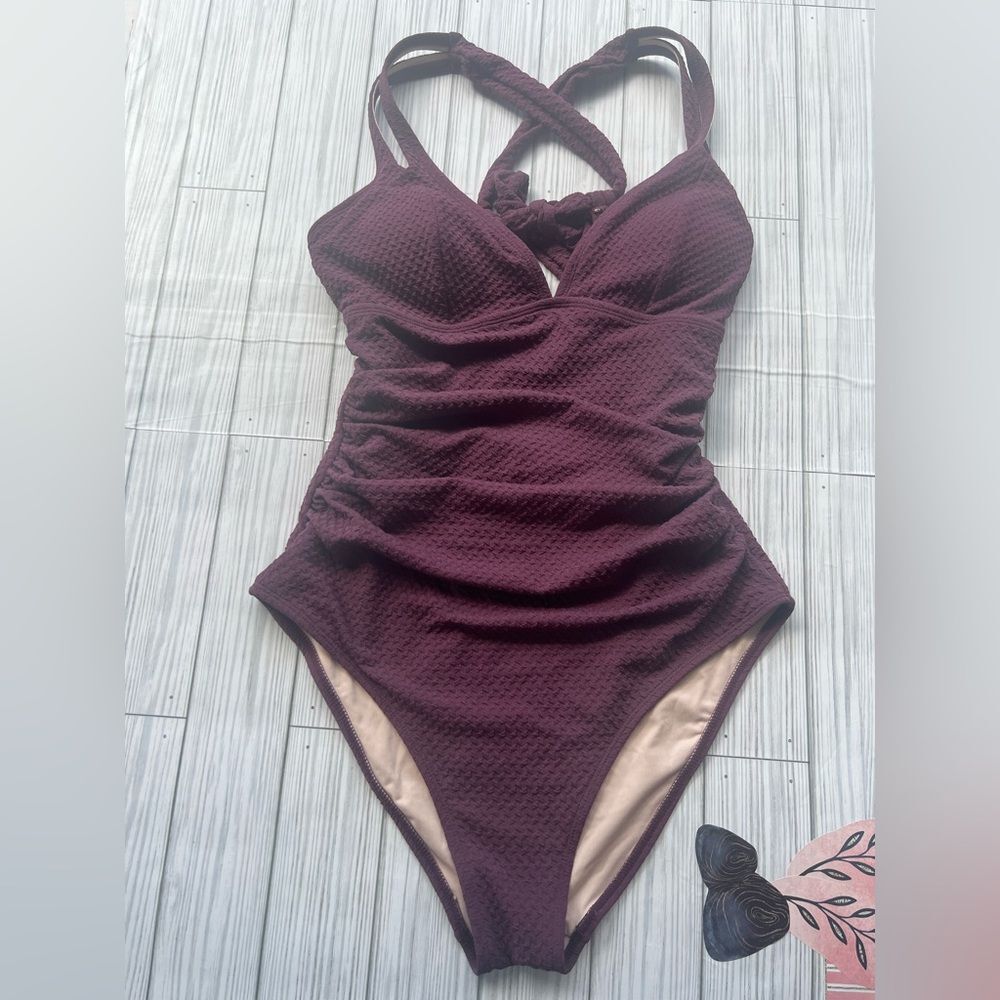 Cupshe Purple Textured Swimsuit Size M, Tummy Contouring, One Piece Bathing Suit